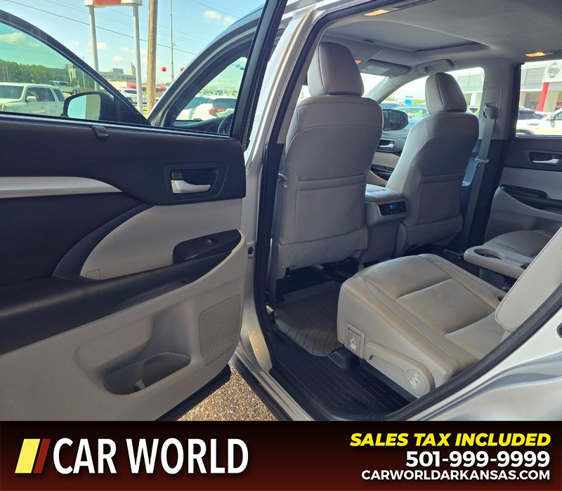 Toyota Highlander Vehicle Full-screen Gallery Image 10