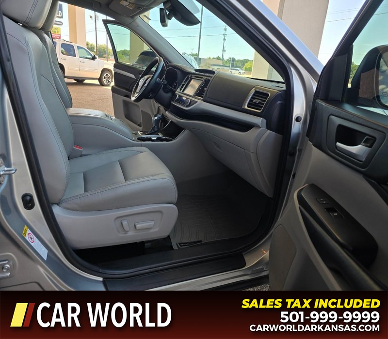 Toyota Highlander Vehicle Full-screen Gallery Image 14