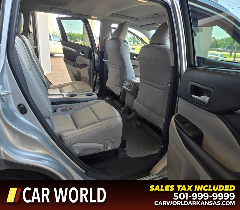 Toyota Highlander Vehicle Full-screen Gallery Image 15