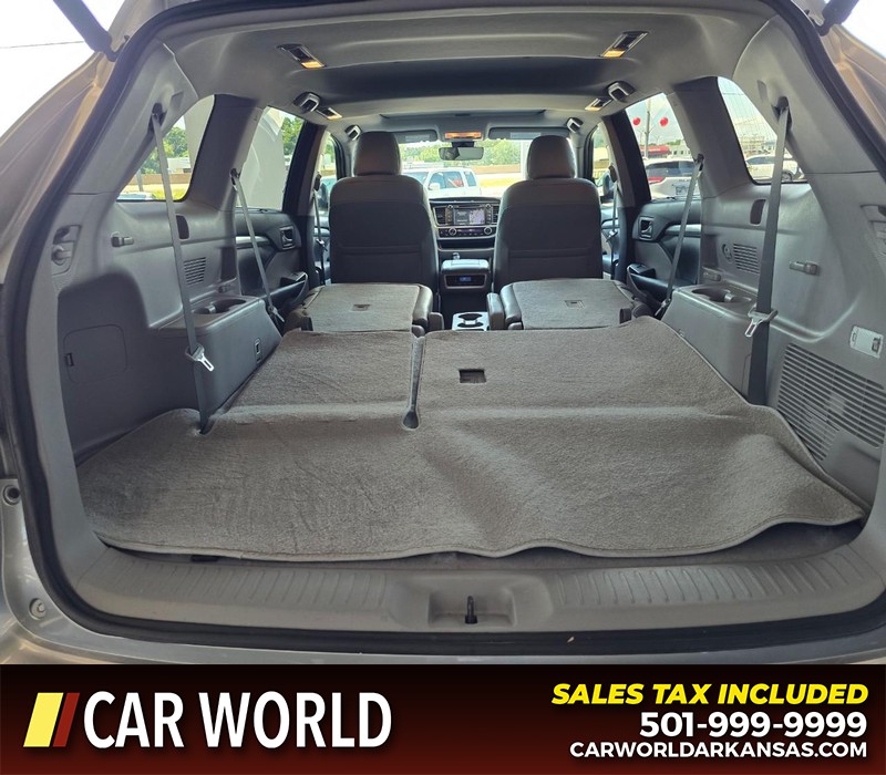 Toyota Highlander Vehicle Full-screen Gallery Image 19