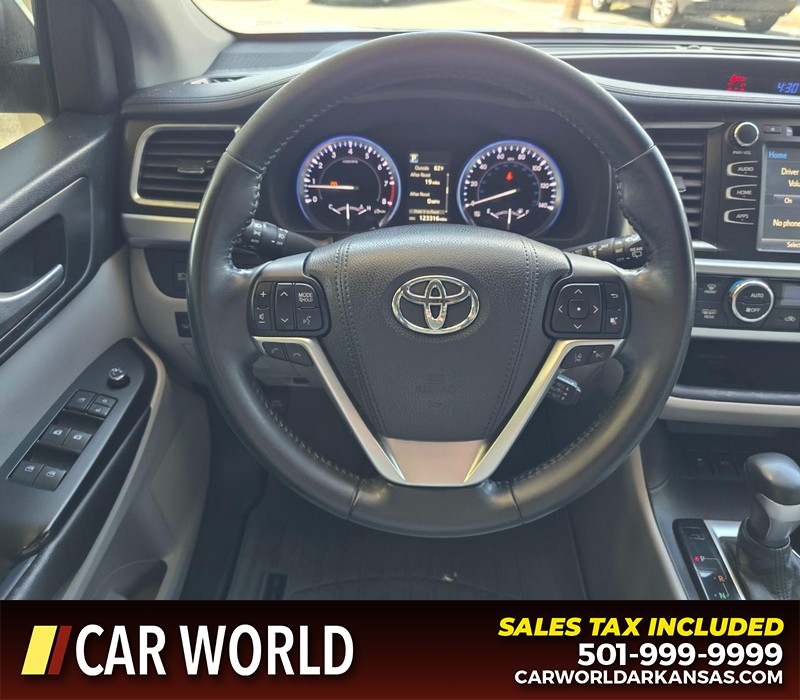 Toyota Highlander Vehicle Full-screen Gallery Image 20