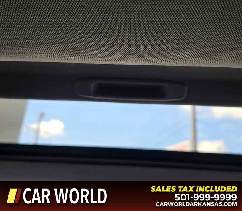 Toyota Highlander Vehicle Full-screen Gallery Image 24