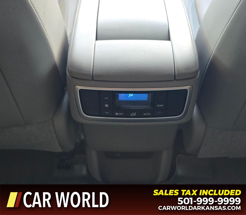 Toyota Highlander Vehicle Full-screen Gallery Image 25