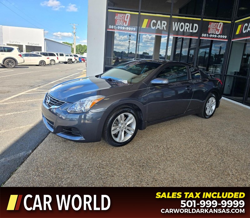 Nissan Altima Vehicle Full-screen Gallery Image 3