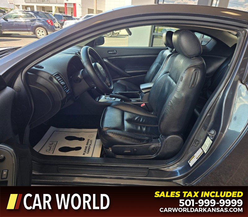 Nissan Altima Vehicle Full-screen Gallery Image 8