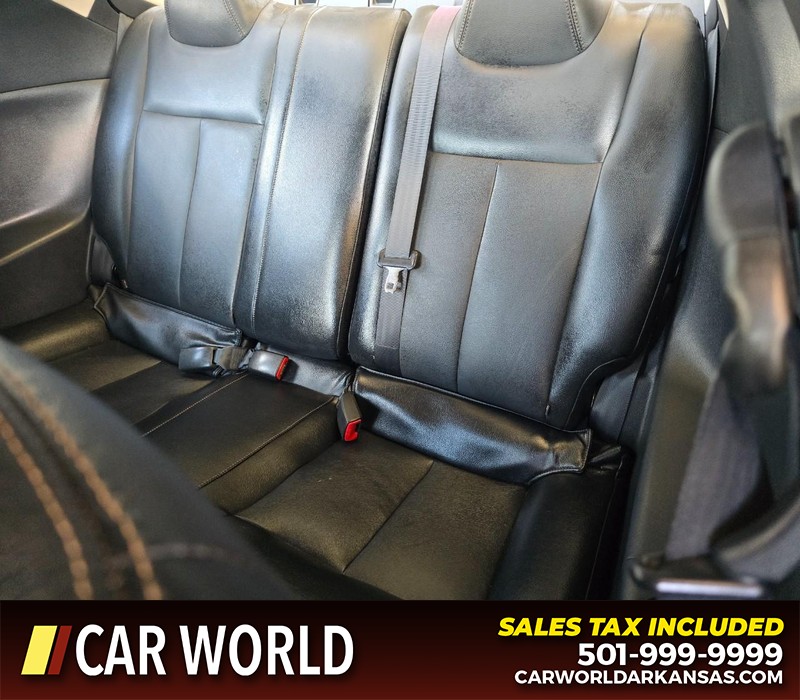 Nissan Altima Vehicle Full-screen Gallery Image 9