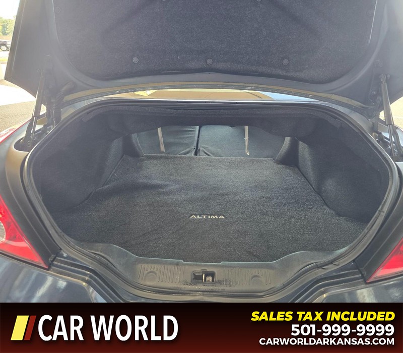 Nissan Altima Vehicle Full-screen Gallery Image 14