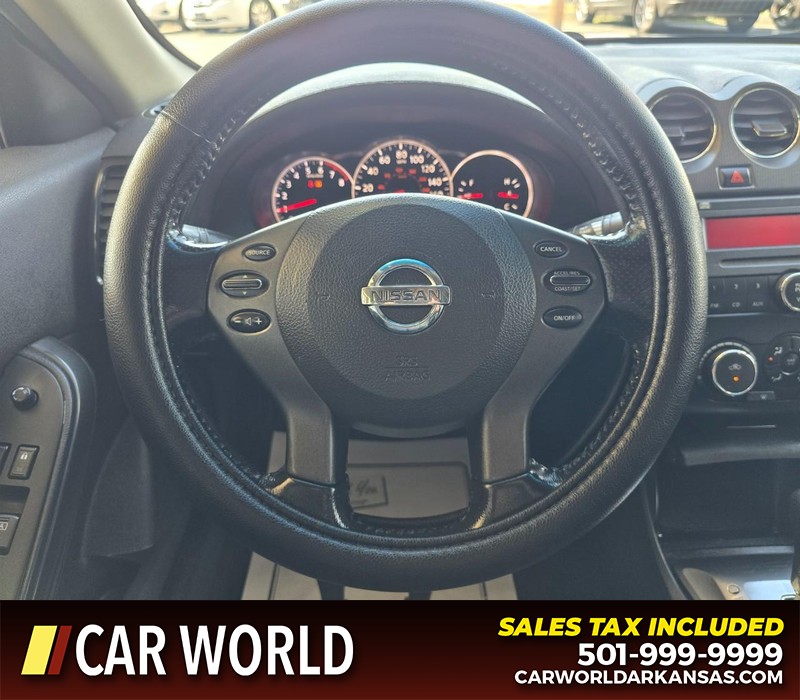 Nissan Altima Vehicle Full-screen Gallery Image 15