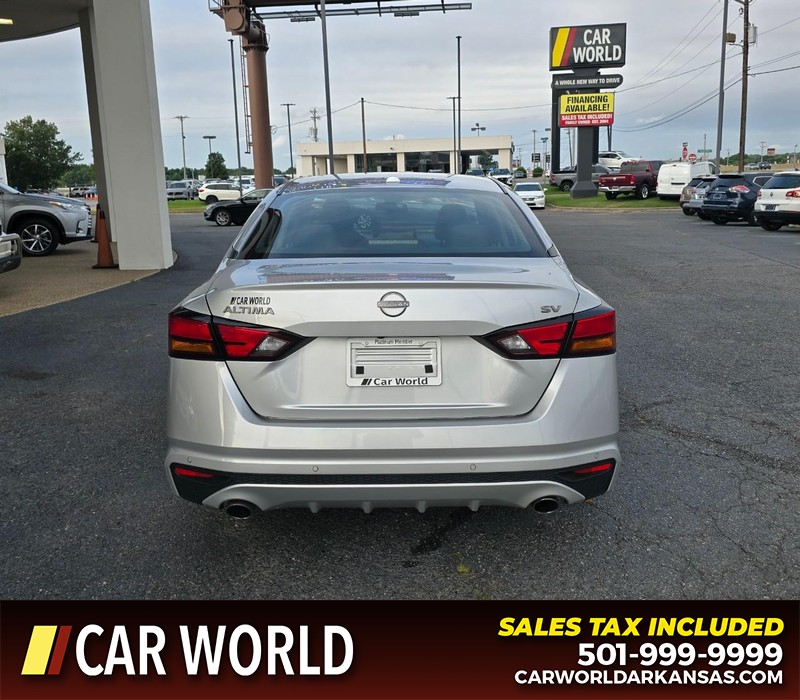 Nissan Altima Vehicle Full-screen Gallery Image 5