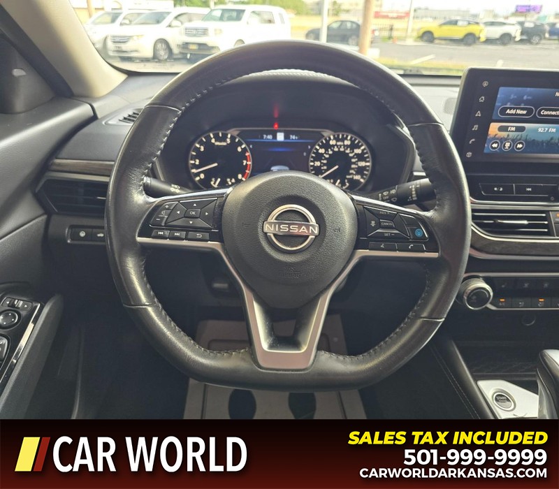 Nissan Altima Vehicle Full-screen Gallery Image 15