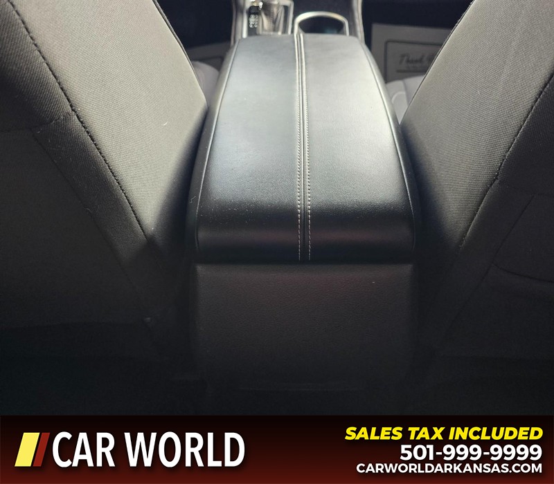 Nissan Altima Vehicle Full-screen Gallery Image 20
