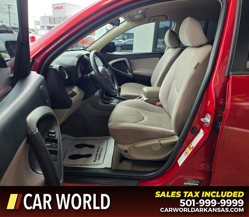 Toyota RAV4 Vehicle Full-screen Gallery Image 8