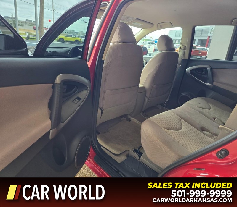 Toyota RAV4 Vehicle Full-screen Gallery Image 9