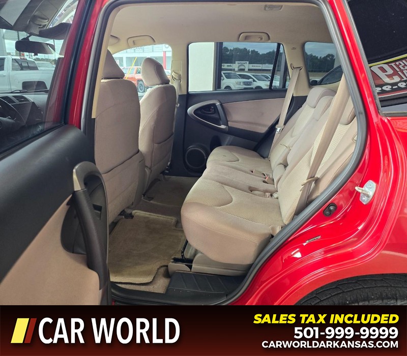 Toyota RAV4 Vehicle Full-screen Gallery Image 10