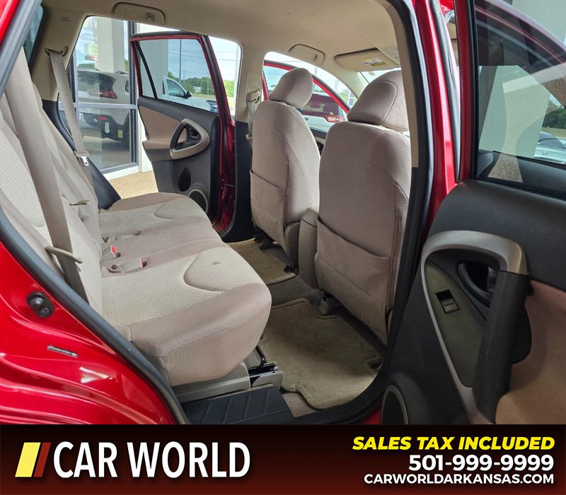 Toyota RAV4 Vehicle Full-screen Gallery Image 12