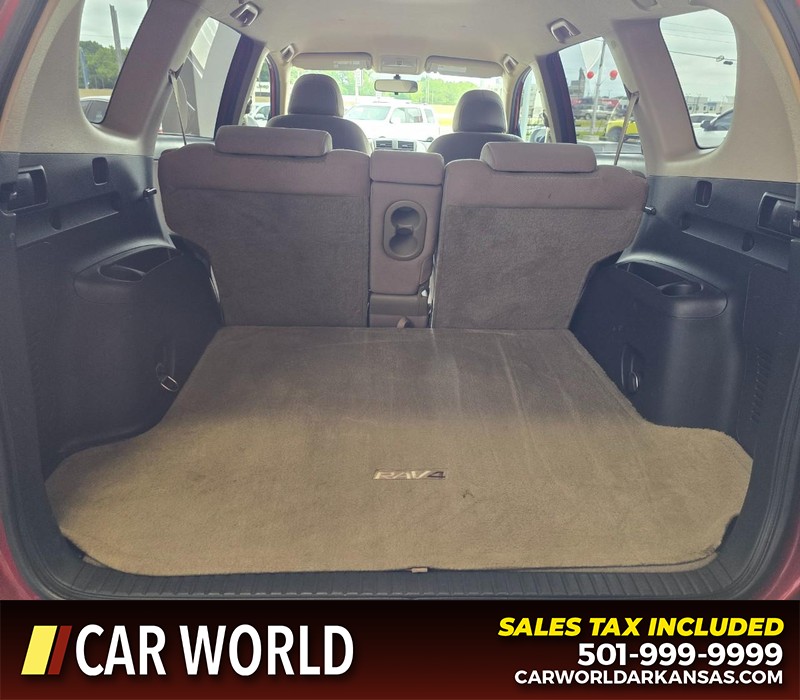 Toyota RAV4 Vehicle Full-screen Gallery Image 13