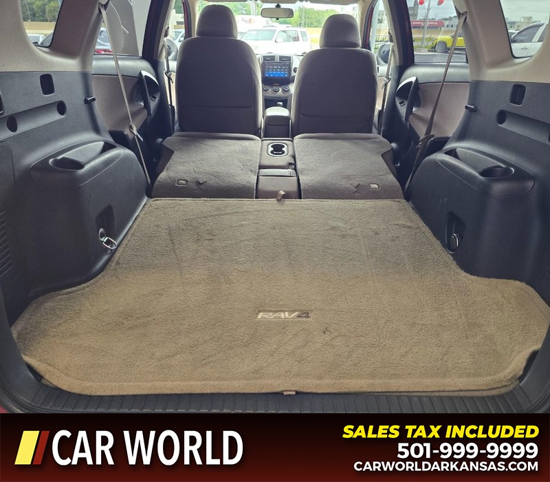 Toyota RAV4 Vehicle Full-screen Gallery Image 14