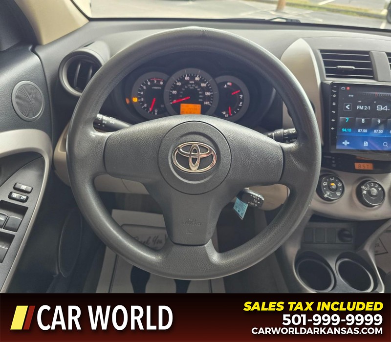 Toyota RAV4 Vehicle Full-screen Gallery Image 15