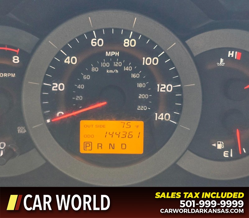 Toyota RAV4 Vehicle Full-screen Gallery Image 16
