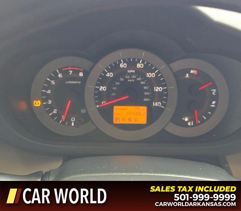 Toyota RAV4 Vehicle Full-screen Gallery Image 17