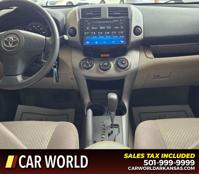 Toyota RAV4 Vehicle Full-screen Gallery Image 18