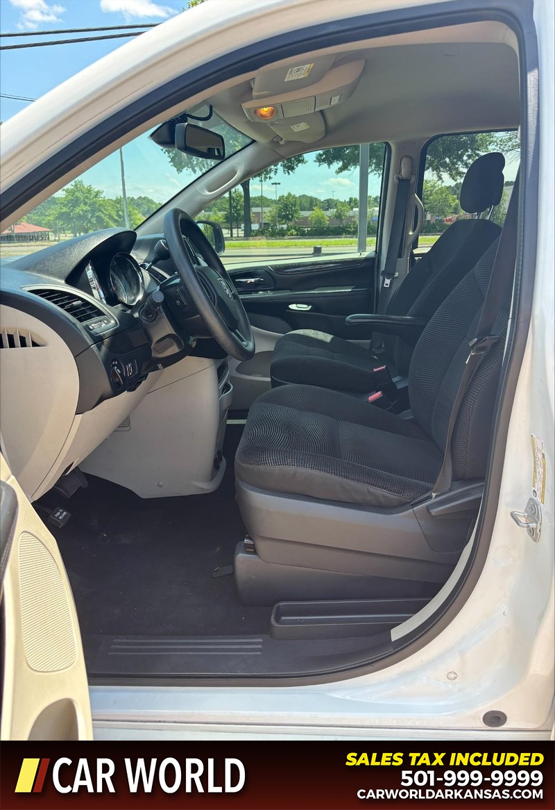 Dodge Grand Caravan Vehicle Full-screen Gallery Image 13