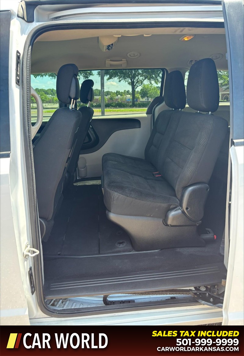 Dodge Grand Caravan Vehicle Full-screen Gallery Image 14