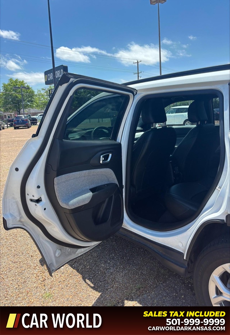 Jeep Compass Vehicle Full-screen Gallery Image 14