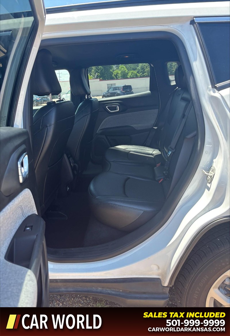 Jeep Compass Vehicle Full-screen Gallery Image 15