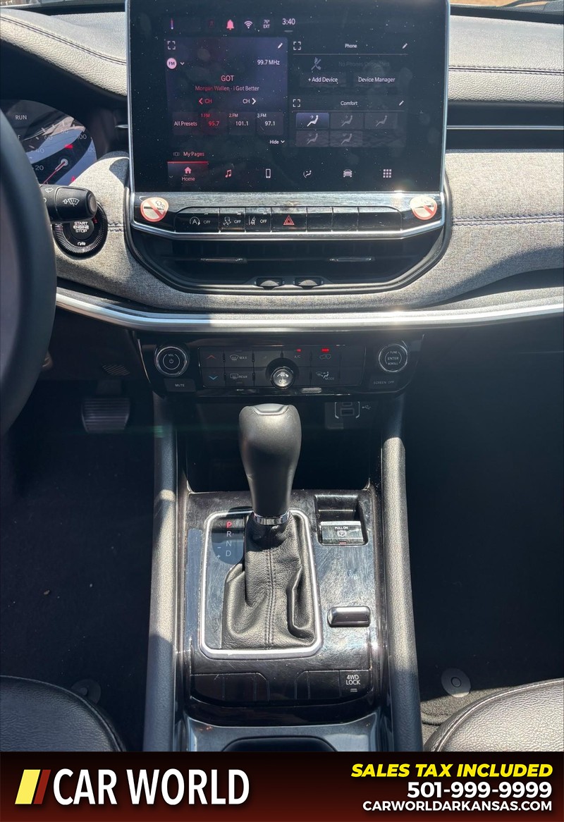 Jeep Compass Vehicle Full-screen Gallery Image 17