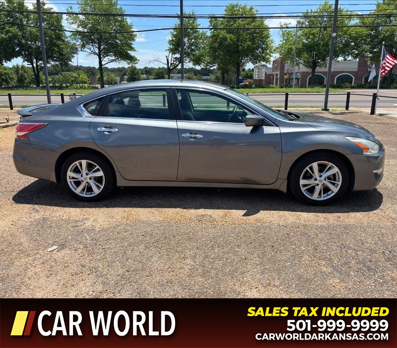 Nissan Altima Vehicle Full-screen Gallery Image 2