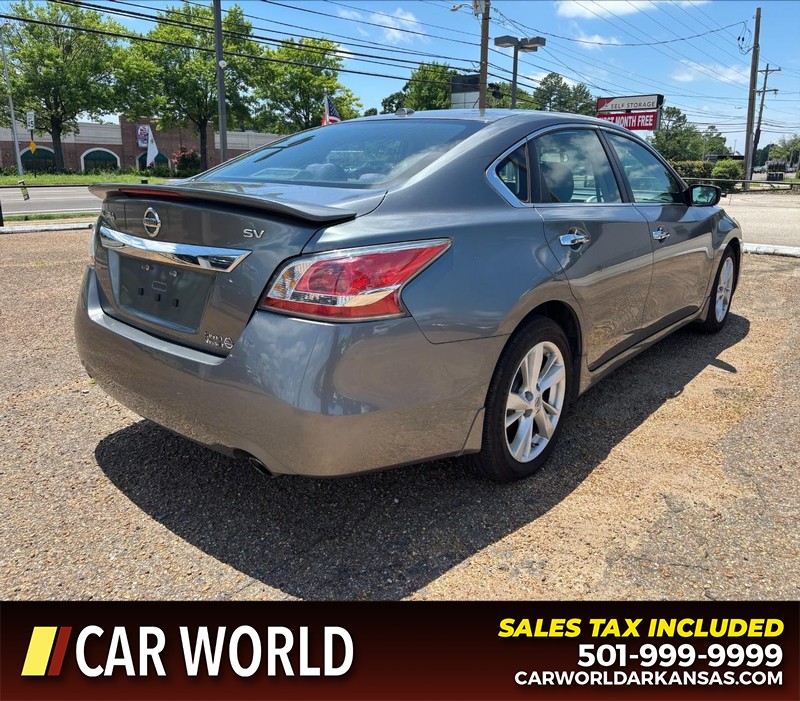 Nissan Altima Vehicle Full-screen Gallery Image 3