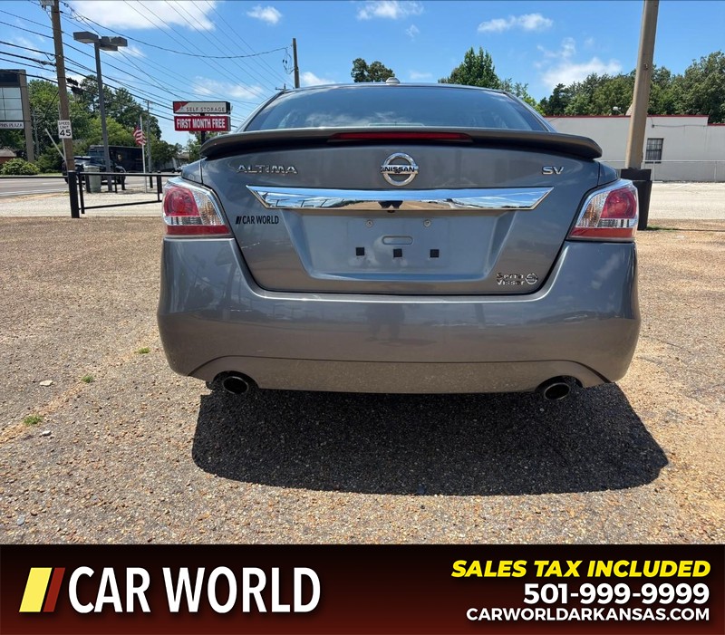 Nissan Altima Vehicle Full-screen Gallery Image 4