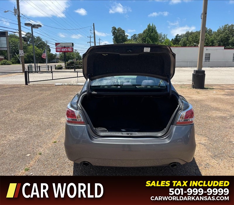 Nissan Altima Vehicle Full-screen Gallery Image 5