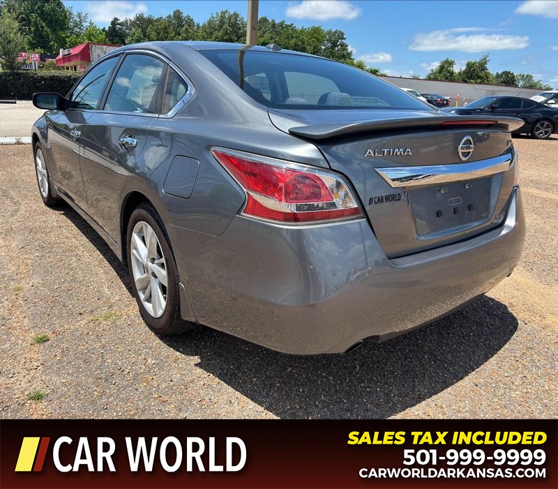 Nissan Altima Vehicle Full-screen Gallery Image 7