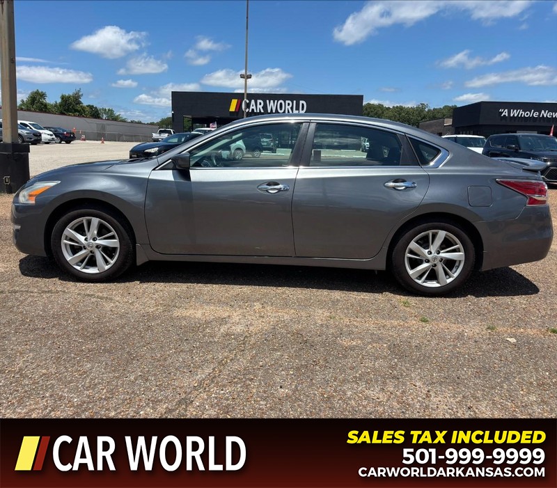 Nissan Altima Vehicle Full-screen Gallery Image 8