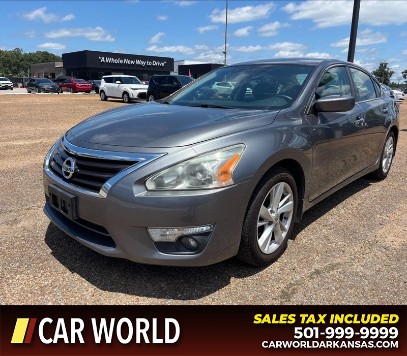 Nissan Altima Vehicle Full-screen Gallery Image 9