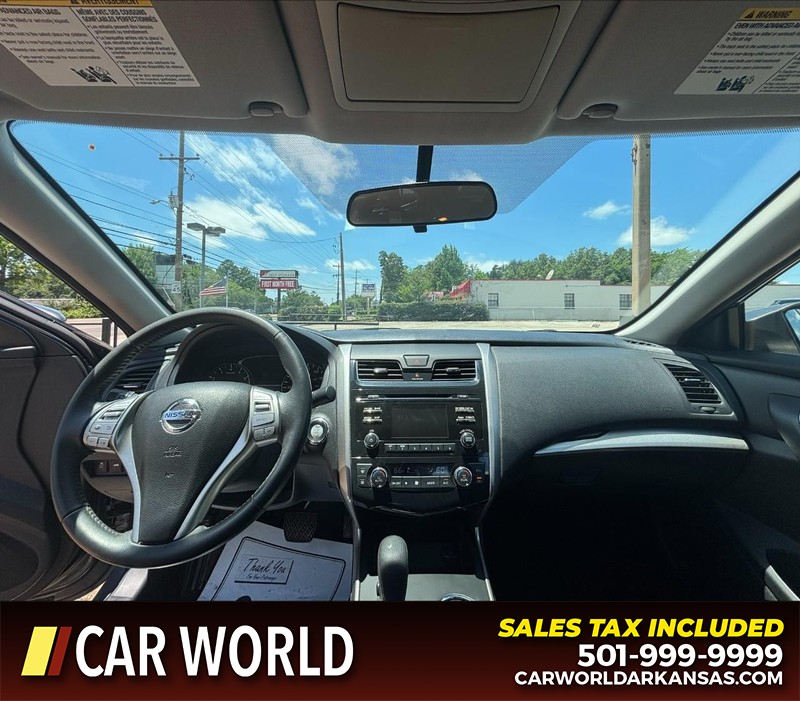Nissan Altima Vehicle Full-screen Gallery Image 16