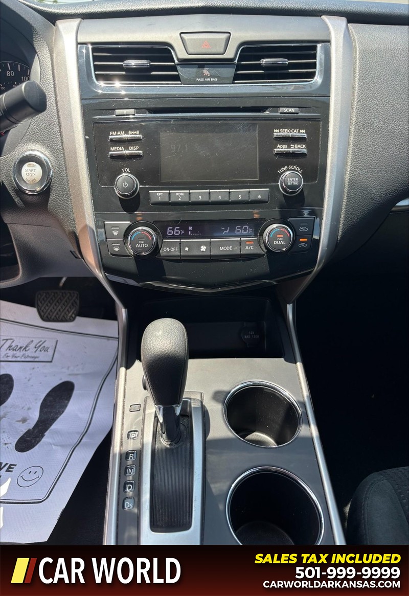 Nissan Altima Vehicle Full-screen Gallery Image 18