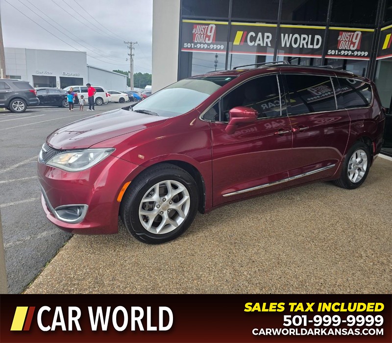Chrysler Pacifica Vehicle Full-screen Gallery Image 3