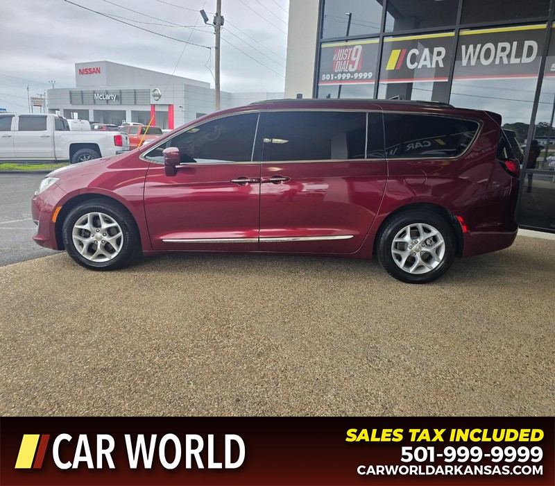 Chrysler Pacifica Vehicle Full-screen Gallery Image 4