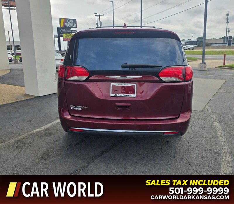 Chrysler Pacifica Vehicle Full-screen Gallery Image 5
