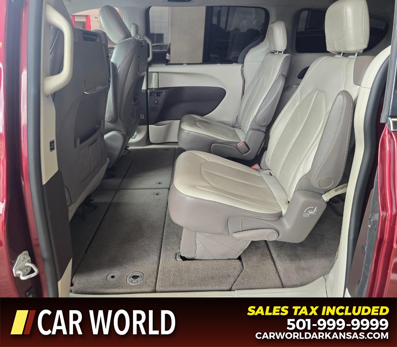 Chrysler Pacifica Vehicle Full-screen Gallery Image 11