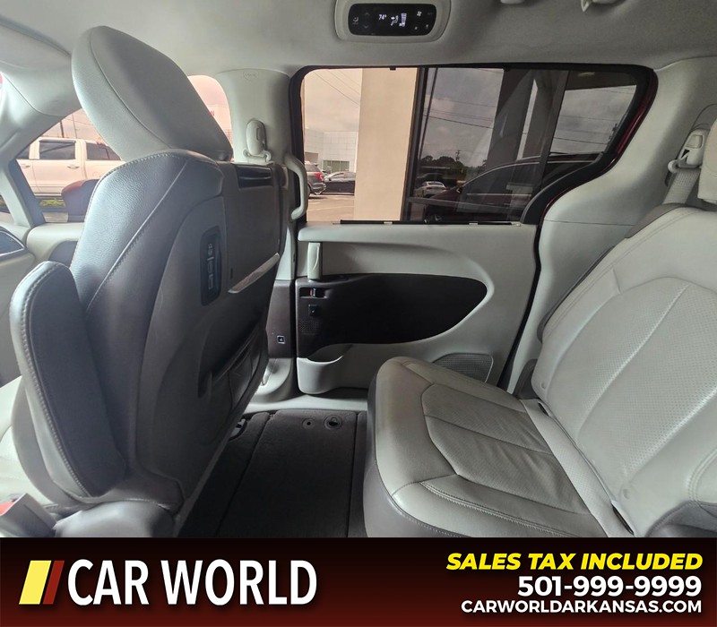 Chrysler Pacifica Vehicle Full-screen Gallery Image 14