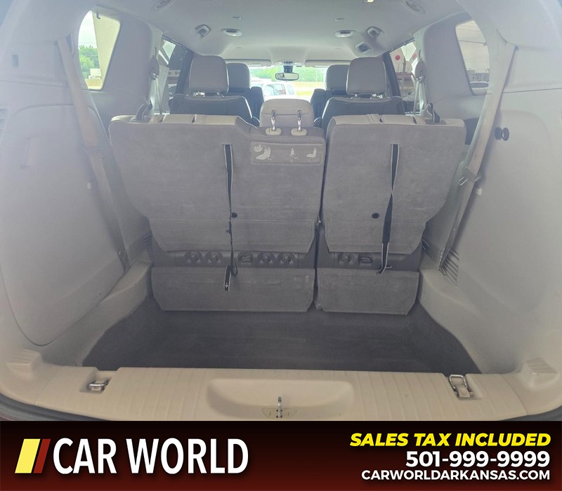 Chrysler Pacifica Vehicle Full-screen Gallery Image 17