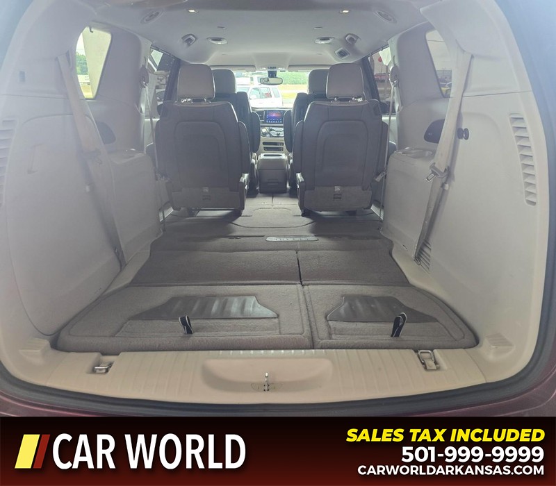 Chrysler Pacifica Vehicle Full-screen Gallery Image 18