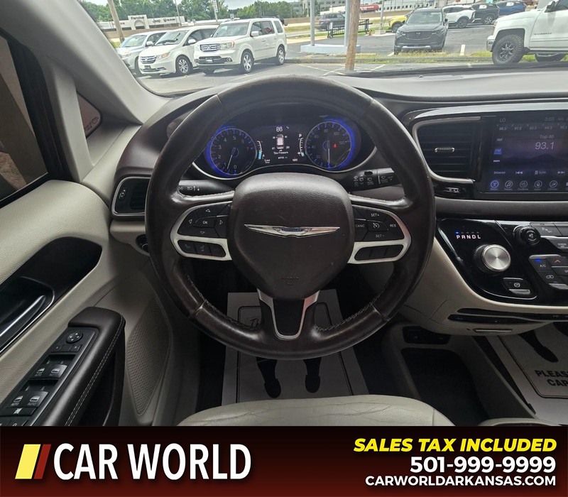 Chrysler Pacifica Vehicle Full-screen Gallery Image 20