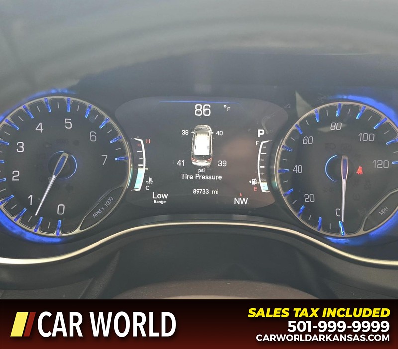 Chrysler Pacifica Vehicle Full-screen Gallery Image 22