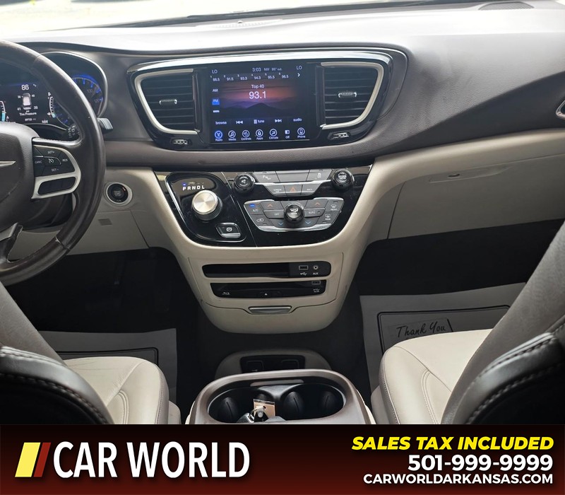 Chrysler Pacifica Vehicle Full-screen Gallery Image 23
