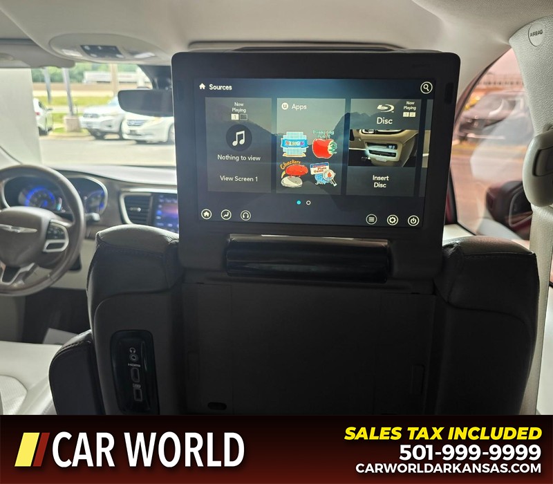 Chrysler Pacifica Vehicle Full-screen Gallery Image 25